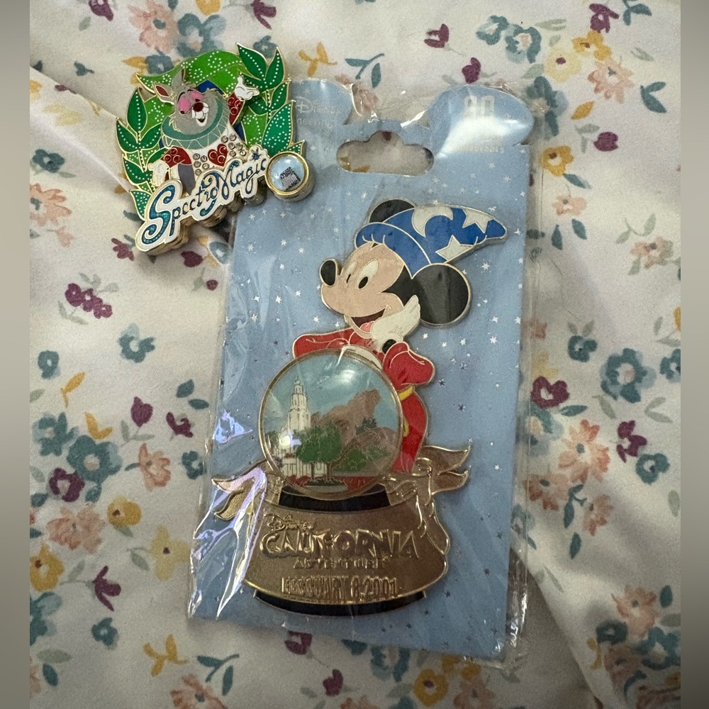 Disney World POH & LE LR collection 
& California adventure Disneyland 2001 pins